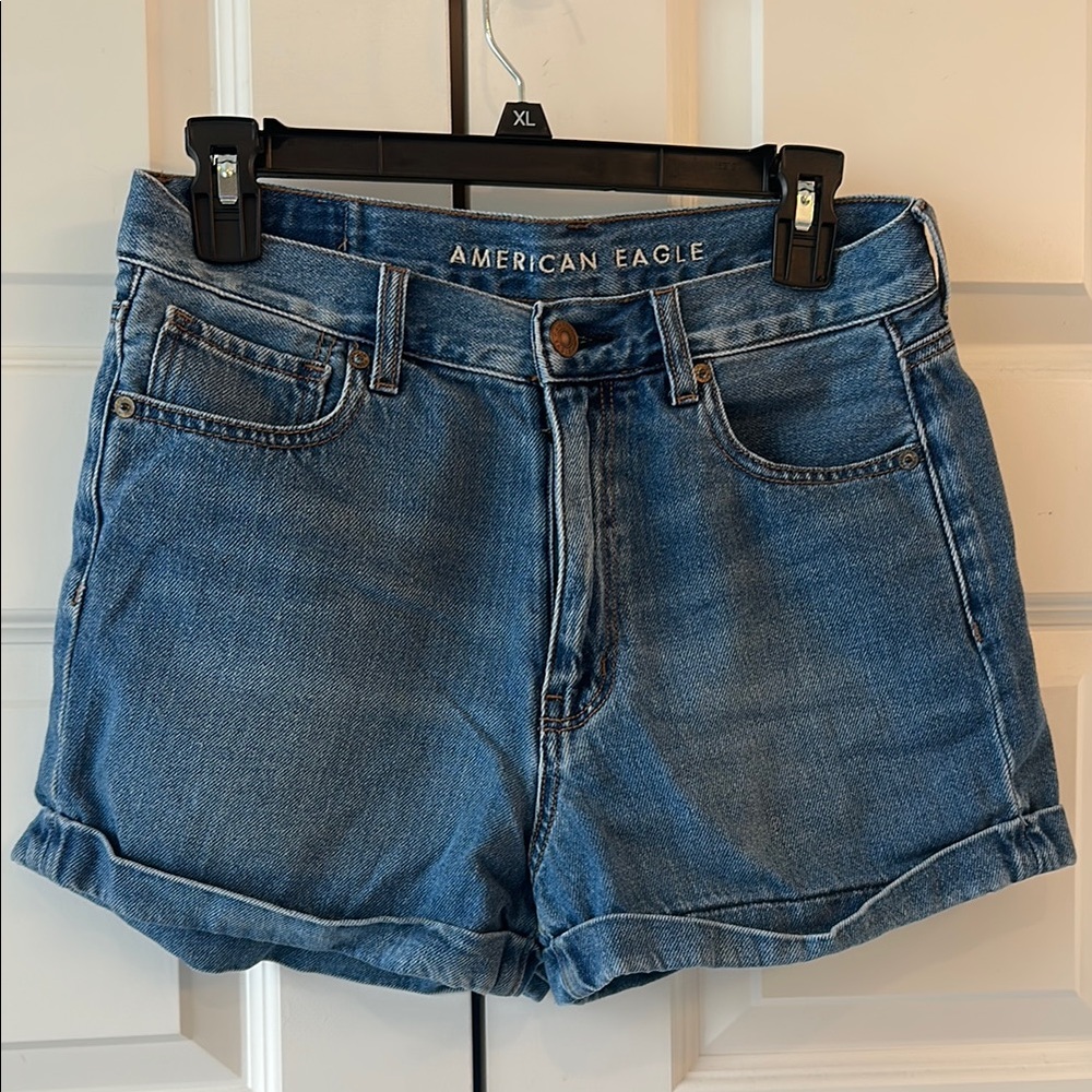 American Eagle Blue Jean Shorts Classic Look Cuffed Mom Short Size 6 Like New